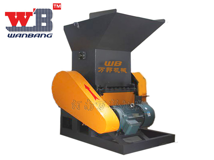 強(qiáng)壓塑料粉碎機(jī)